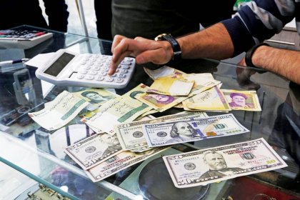 تجار بازار طهران در اعتراض به التضخم و ارتفاع سعر الصرف أضربوا