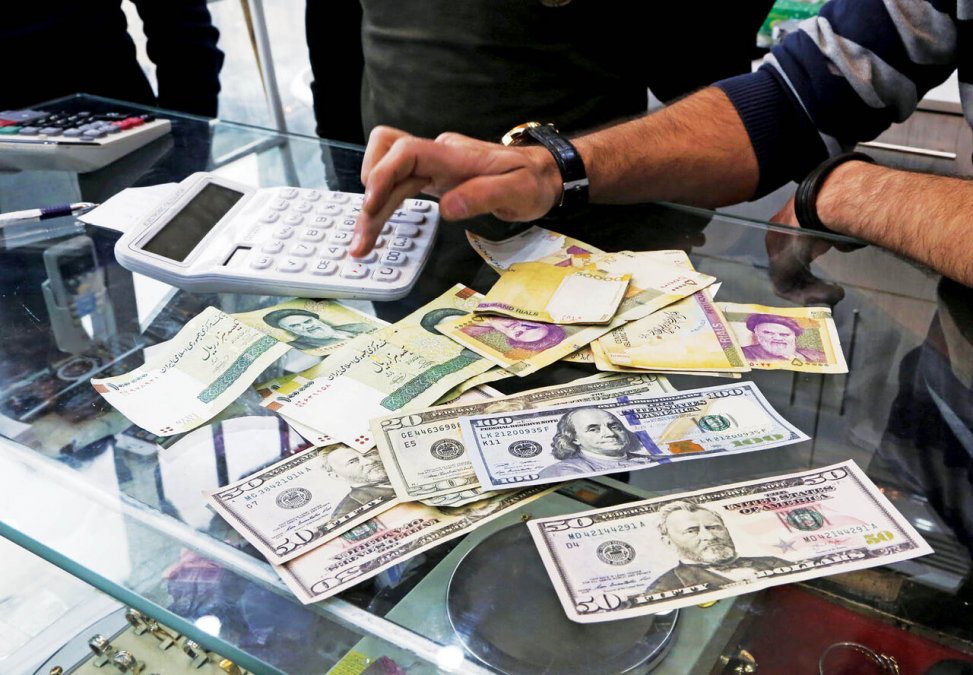 تجار بازار طهران در اعتراض به التضخم و ارتفاع سعر الصرف أضربوا