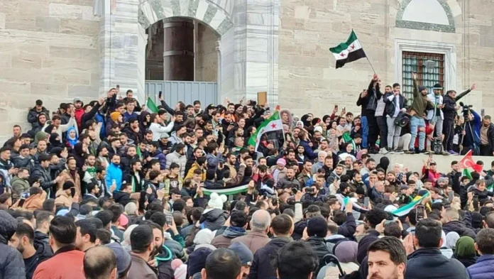 اللاجئون السوريون المقيمون في تركيا يحتفلون بسقوط بشار الأسد