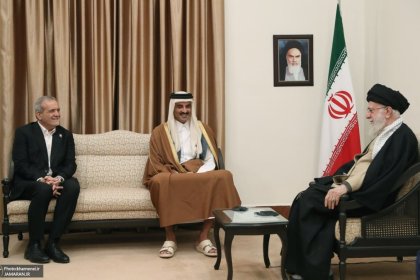 أمير قطر يلتقي مع قائد الجمهورية الإسلامية