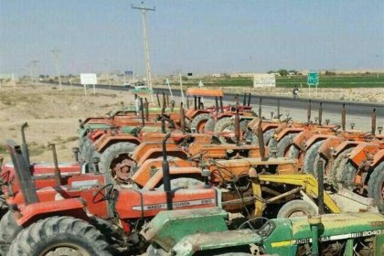 المزارعون في أصفهان ينظمون احتجاجًا للمطالبة بإعادة فتح نهر زاينده رود