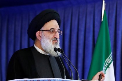 امام جمعه کرج: سیاست ترامپ در مقابل ایران آب در هاون کوبیدن است
