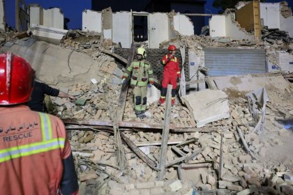انهيار مبنى في شارع طالقاني أدى إلى إصابة ثلاثة أشخاص على الأقل