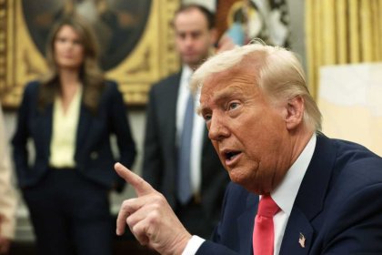 Trump: Iran Continues to Send Large Quantities of Weapons to the Houthis