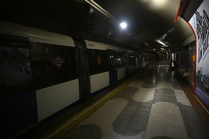 Following a widespread power outage in Spain, urban trains also came to a halt