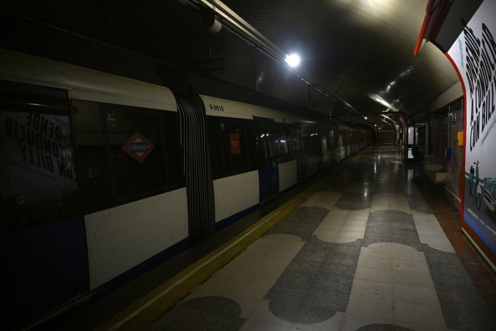 Following a widespread power outage in Spain, urban trains also came to a halt