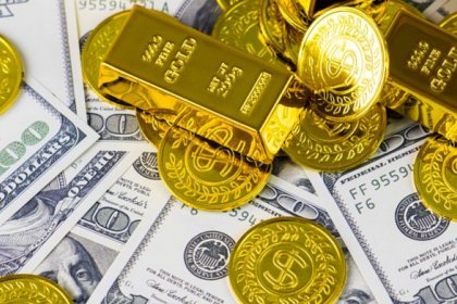 Dollar and Gold Prices Decrease in Iran