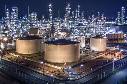 Amidst the intensification of sanctions against Iran, small Chinese refineries have halted purchasing Iranian oil