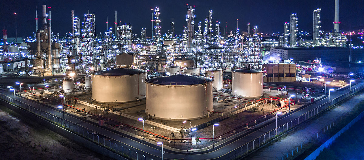 Amidst the intensification of sanctions against Iran, small Chinese refineries have halted purchasing Iranian oil
