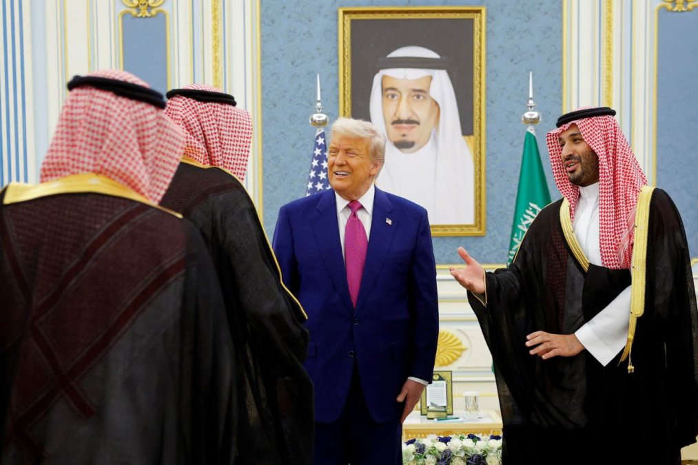 Trump Signs $142 Billion Arms Deal with Saudi Arabia