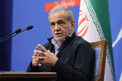 پزشکیان: اداراتی پنل خورشیدی ندارند در تابستان برق نخواهند داشت