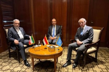 Iran's Foreign Minister's Trip to Cairo, Araqchi Met with Rafael Grossi