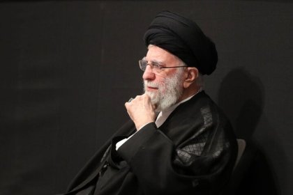 رهبر جمهوری اسلامی: دستگاههای نظامی و دیپلماسی با قوت پیش بروند، اما با جهتگیری درست