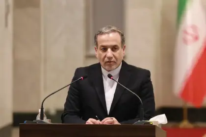وزير الخارجية الإيراني: إنهاء التعاون الكامل مع الوكالة غير ممكن