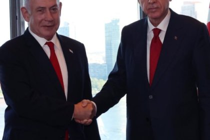 أردوغان يصرخ ضد إسرائيل ويتاجر معها