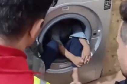 عملية إنقاذ طفل من غسالة الملابس