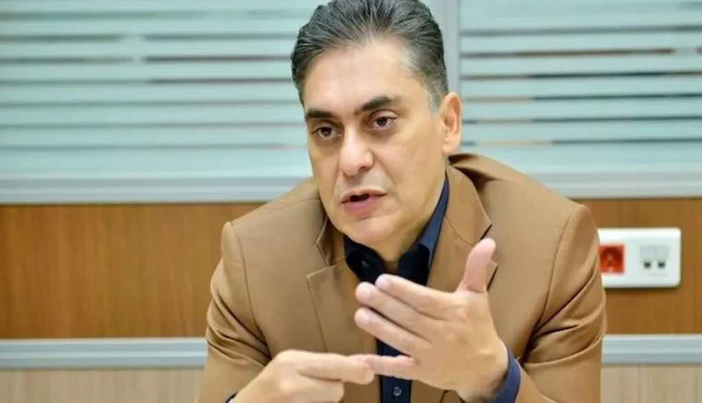 عضو اتاق بازرگانی خطاب به پزشکیان: تحریم‌های داخلی را شما بردارید