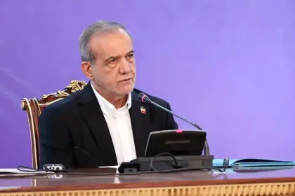 بيزشكيان: عدم الالتزام بالحجاب الإجباري هو انتهاك للمعايير