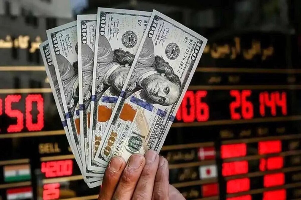 The price of the dollar in the Tehran free market surpassed 114,000 Tomans