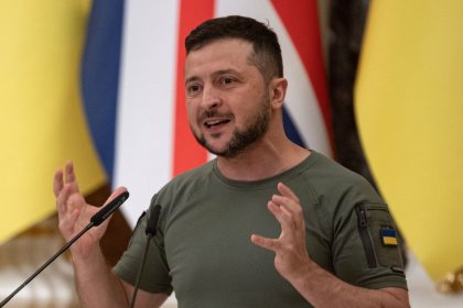 الرئيس الأوكراني: السلام يجب أن يكون بكرامة
