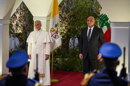 لقاء زعيم الكاثوليك مع الشباب والقادة الدينيين في لبنان في ظل الأزمة الإقليمية